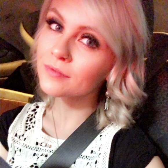 Meet your Posher, Alesia - Picture 1 of 1